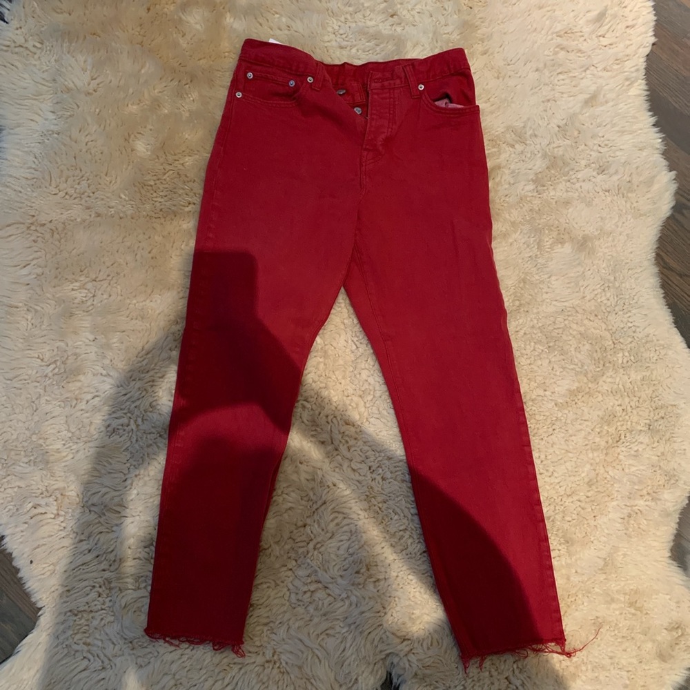 red levi’s wedgie fit jeans